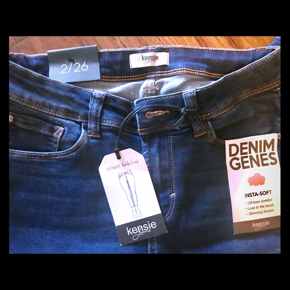 New never worn Kensie jeans!